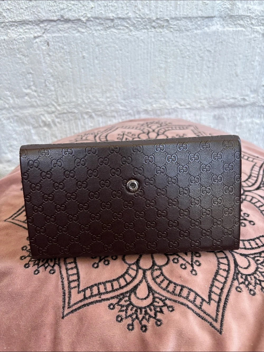 Gucci Signature Logo Monogrammed Foldable GG Sunglasses Case in Brown - Unisex